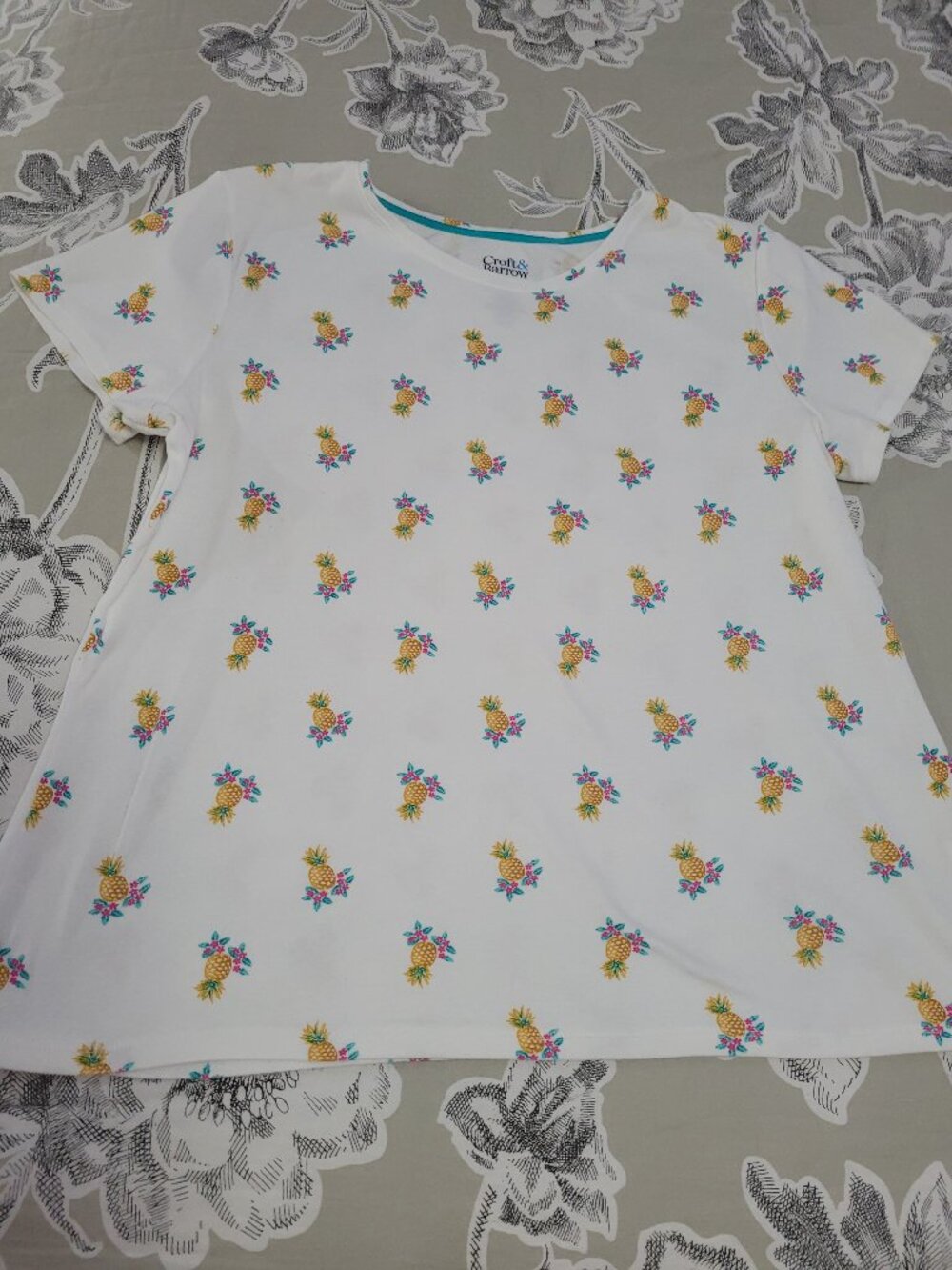 Croft & Barrow Classic Cotton Pineapple Print T Shirt White Medium